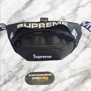 👀🎁 SUPREME Waist Bag  SS18) Great Christmas 🎄gift (New Condition/ Never Used)